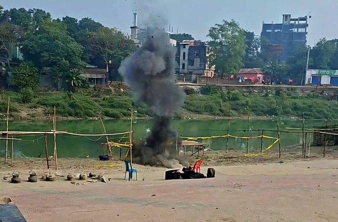 ফরিদপুরে উদ্ধারকৃত বোমাটির বিস্ফোরন ঘটানো হয়েছে