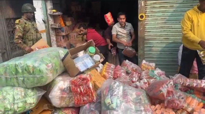 ফরিদপুরের বোয়ালমারীতে  কারখানায় যৌথ বাহিনীর অভিযান : ১৫ লাখ টাকা মূল্যের নকল শিশুখাদ্য জব্দ